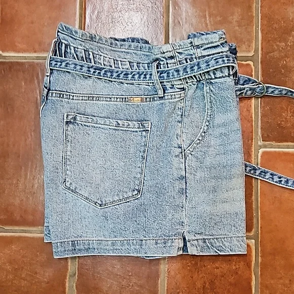 Kancan 90s High Rise Belted Denim Shorts - Picture 4 of 10